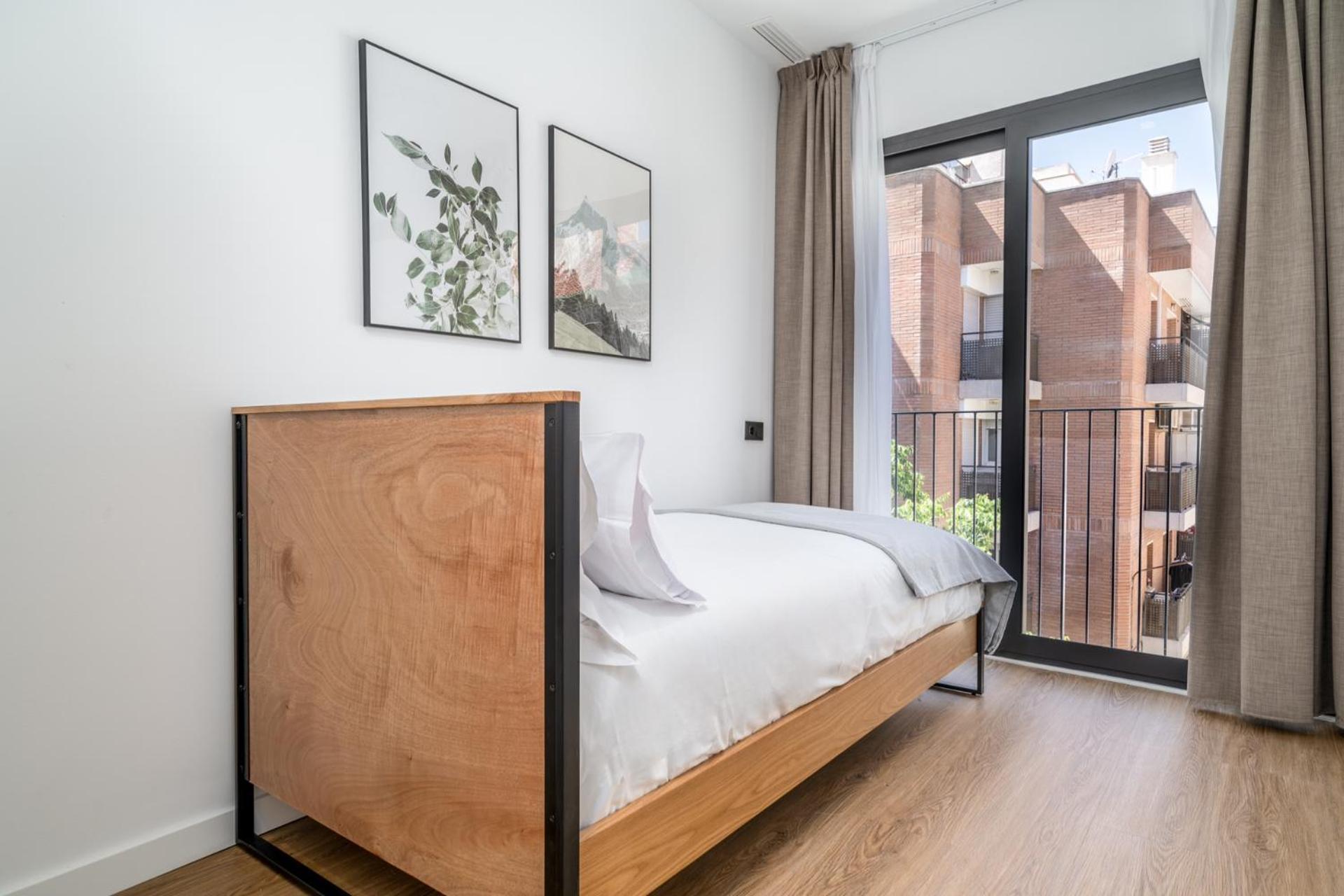 Limehome Barcelona Placa Pirineus L'Hospitalet de Llobregat Bagian luar foto