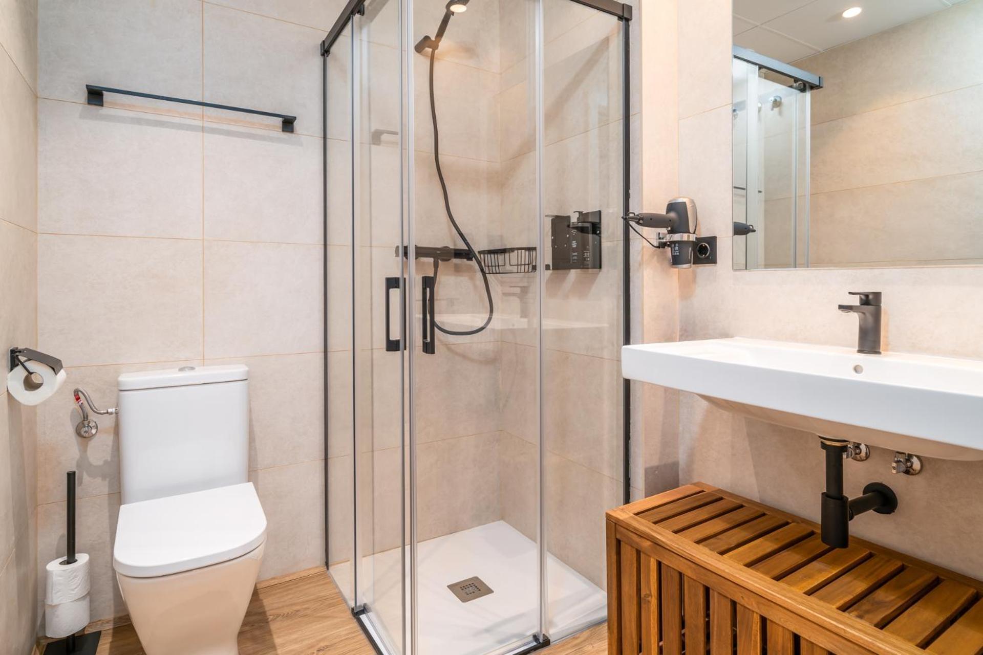 Limehome Barcelona Placa Pirineus L'Hospitalet de Llobregat Bagian luar foto