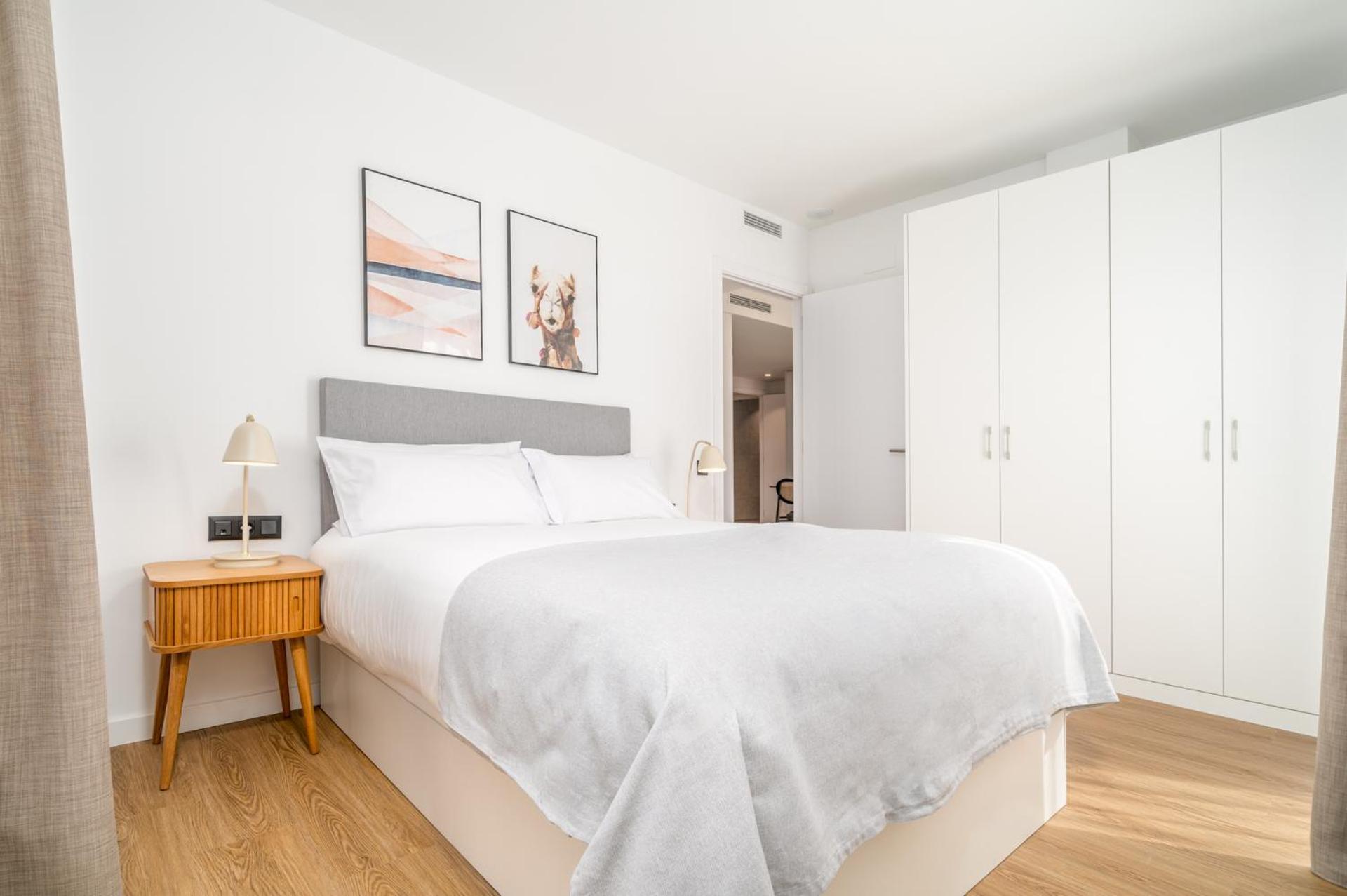 Limehome Barcelona Placa Pirineus L'Hospitalet de Llobregat Bagian luar foto