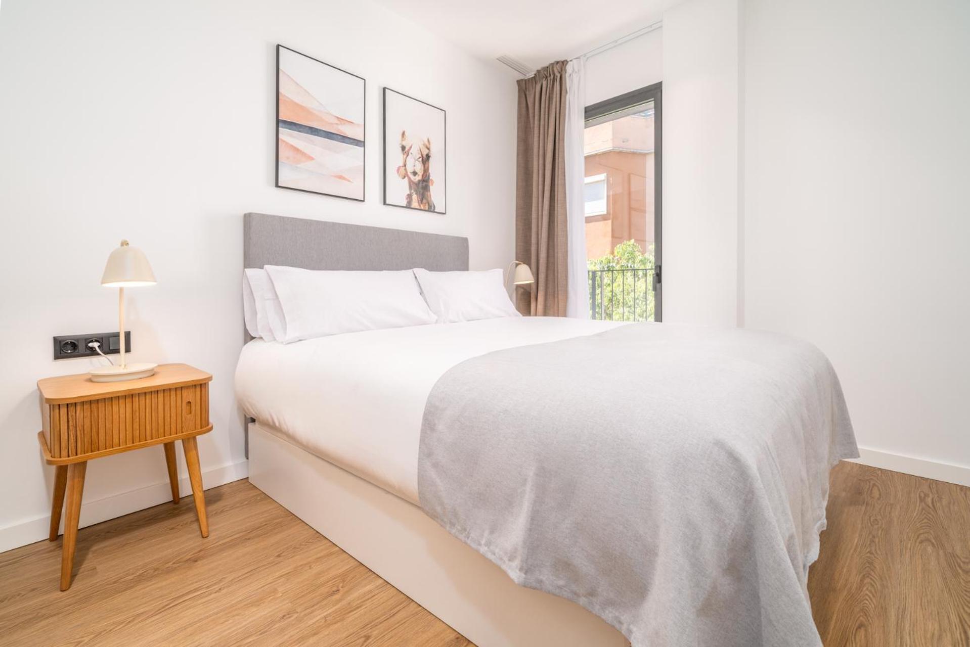 Limehome Barcelona Placa Pirineus L'Hospitalet de Llobregat Bagian luar foto