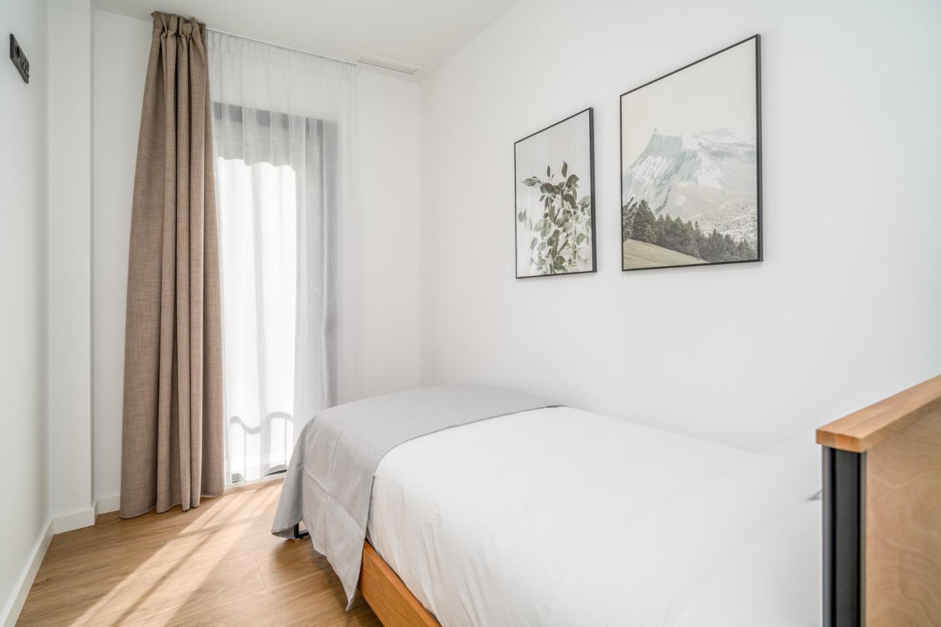 Limehome Barcelona Placa Pirineus L'Hospitalet de Llobregat Bagian luar foto