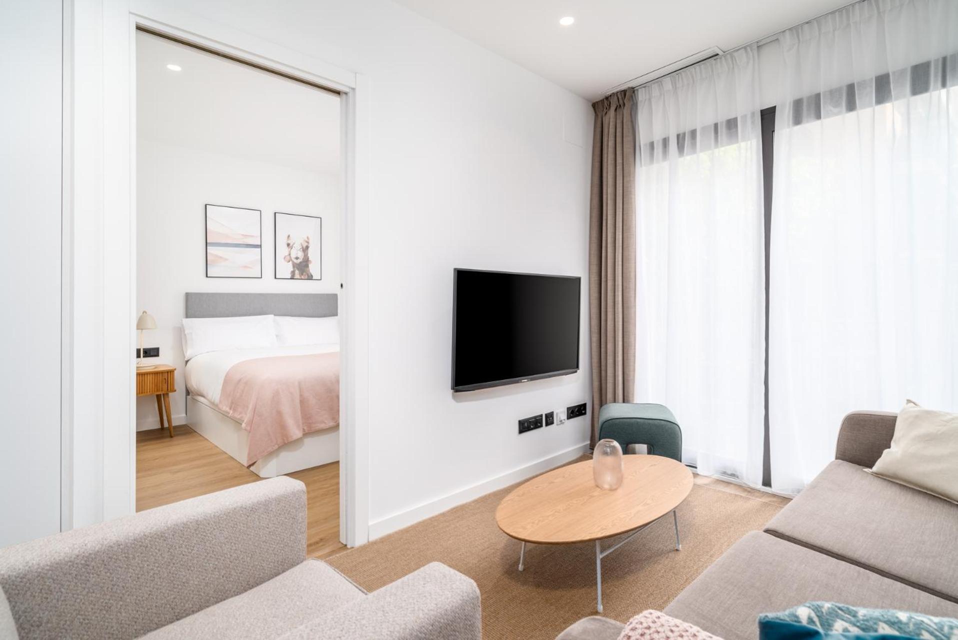 Limehome Barcelona Placa Pirineus L'Hospitalet de Llobregat Bagian luar foto